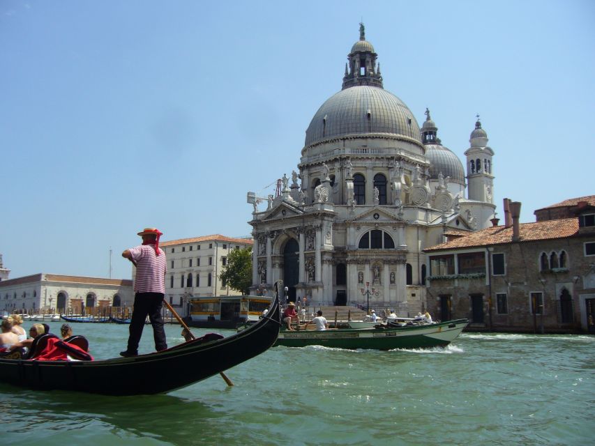 Venice: 30 min Gondola Ride on the Grand Canal with Guide - The ride itself: what you pass and why each spot earns its moment