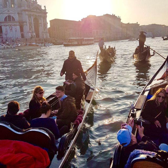 Venice: 30-Minute Gondola Ride on Grand Canal with Serenade - Small Constraints That Matter (So You Don’t Get Surprised)