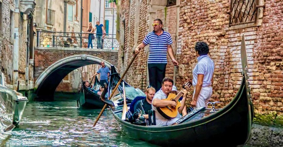 Venice: 30-Minute Gondola Ride on Grand Canal with Serenade - The Route: Santa Maria della Salute to Punta della Dogana