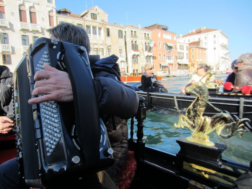 Venice: 30-Minute Gondola Ride on Grand Canal with Serenade - The Serenade: What You’ll Hear and Why It Works