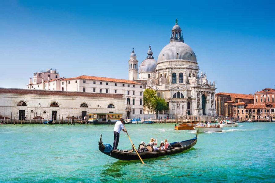 Venice: 30 minutes Enchanting Gondola Ride - The Canal Route: Rio dei Barcaroli, Rio dell’Ovo, and the Grand Canal Transition