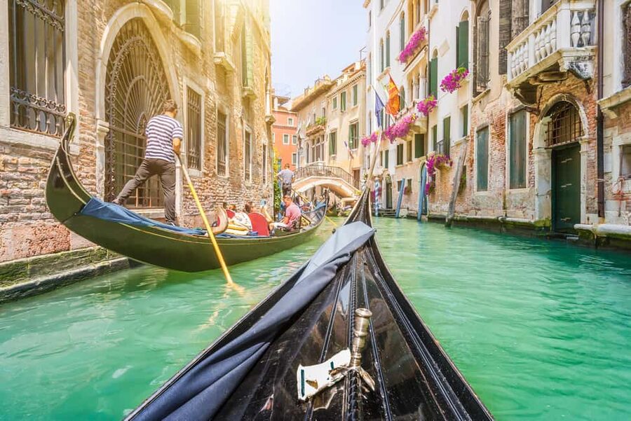 Venice: 30 minutes Enchanting Gondola Ride - Rialto and the Grand Canal Sights You Can Spot Fast
