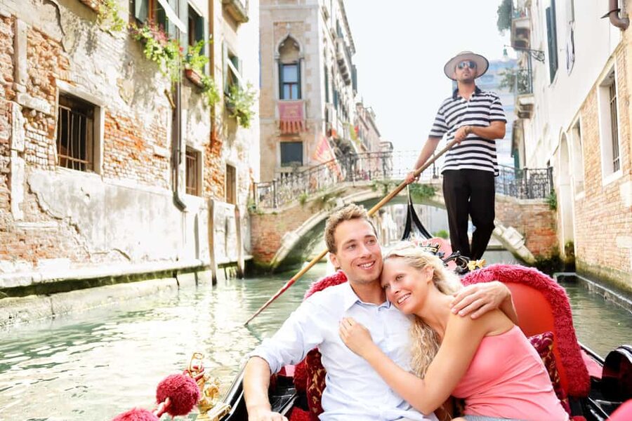 Venice: 30 minutes Enchanting Gondola Ride - Palazzo Manin on the Water: Ludovico Manin’s Address Meets the Bank of Italy