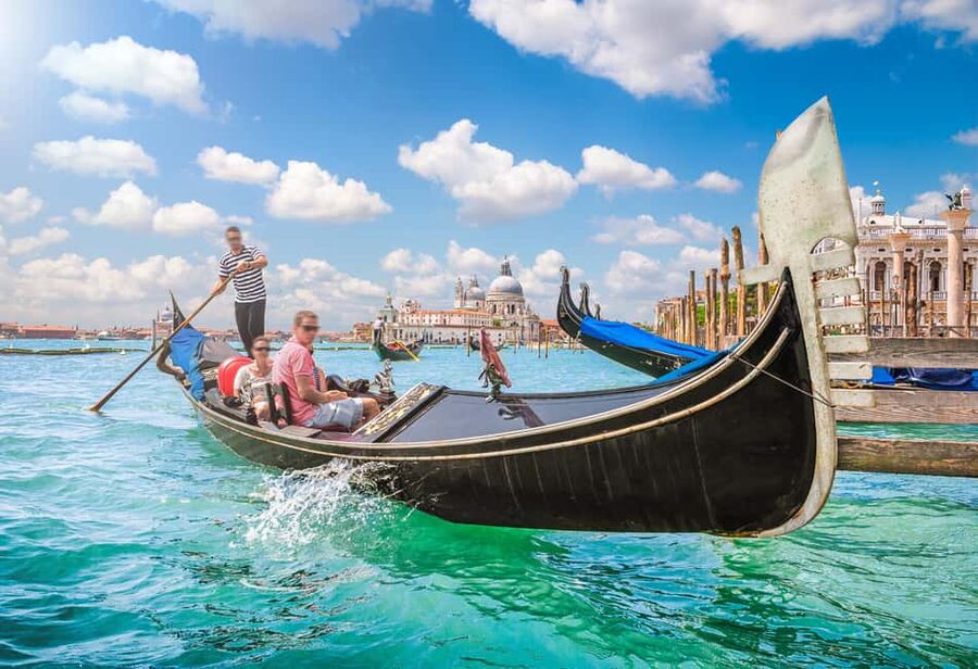 Venice: 30 minutes Enchanting Gondola Ride - From Piazza San Marco Area to the Dock: Getting On Without Stress