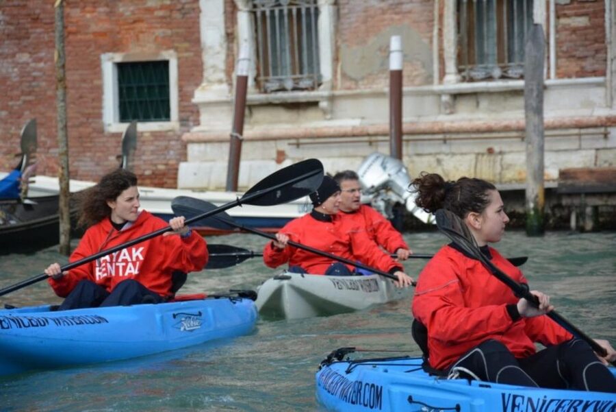 Venice: 60' Quick Kayak Tour of Venice with guide - Eco-Friendly in Practice: Low-Impact Water Time