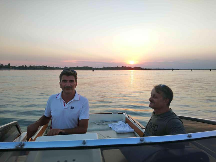 Venice: a boat tour among whispers of water and light, a reality to discover - How the ride flows: meeting spots and the long-tail boat rhythm