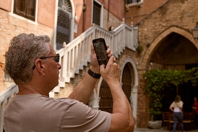 Venice Art Walking Tour with Gondola Ride - Gondola Ride Timing: What 30 Minutes Feels Like