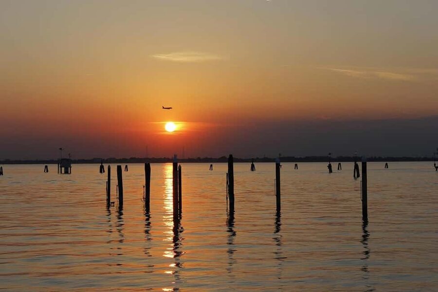 Venice at sunset: tour in a historic 1955 bragozzo with an aperitif - A Historic 1955 Bragozzo at Golden Hour
