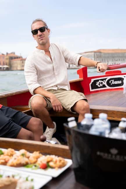 Venice at sunset: tour in a historic 1955 bragozzo with an aperitif - From Zattere to Giudecca Canal: San Marco From the Sea