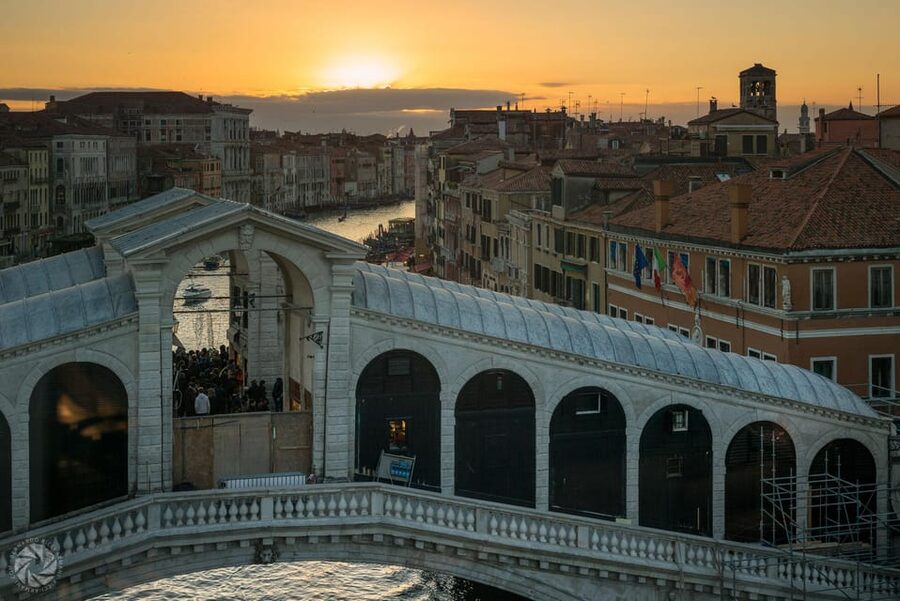 Venice, Bacaro Tour: Food and Wine tasting with Local Guide - Local Guide Stories That Make the Streets Feel Real