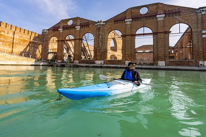 Venice Beginner's Kayak Tour: train & visit the Medieval Arsenal - Group Size, Pace, and Safety on the Water
