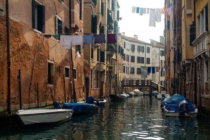 Venice Boat Tour on Grand Canal with Local Guide - The photo and comfort reality: boat angles, heat, and timing