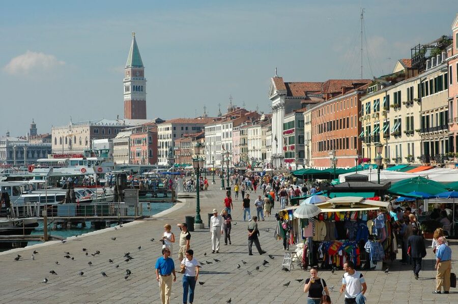 Venice: Castello District Private Walking Tour - Starting between St. Mark’s columns and getting your bearings