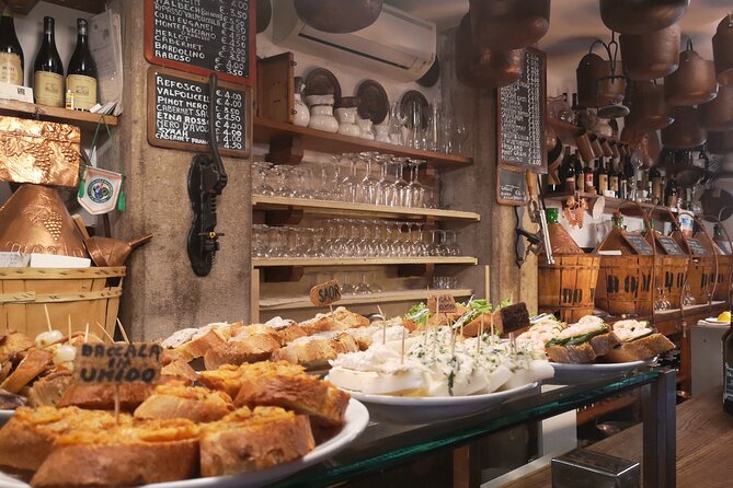 Venice Cicchetti, Spritz and Wine Tour with a Local Guide - A bacaro-style food crawl with history baked in