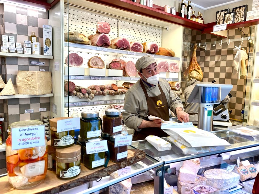 Venice: Cicchetti Street Food and Sightseeing Walking Tour - Cicchetti and bàcari: what this tour really does