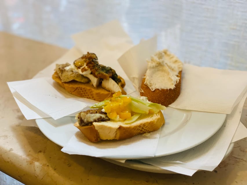Venice: Cicchetti Street Food and Sightseeing Walking Tour - Campo Santa Margherita to the Grand Canal area: food stops with real context