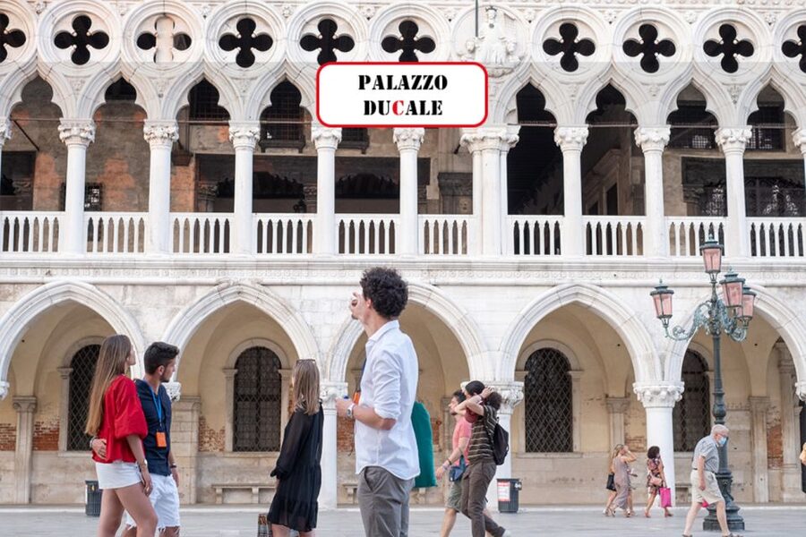 Venice: City Center Historical Guided Walking Tour - Calli and Campi: the narrow streets that change your pace
