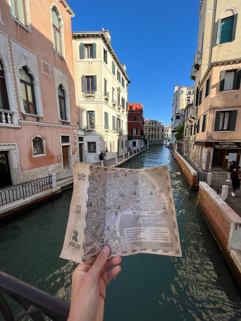 Venice City Escape: "Hunting for L'Omo dal Capelon" - Family fit: a story kids can hold onto