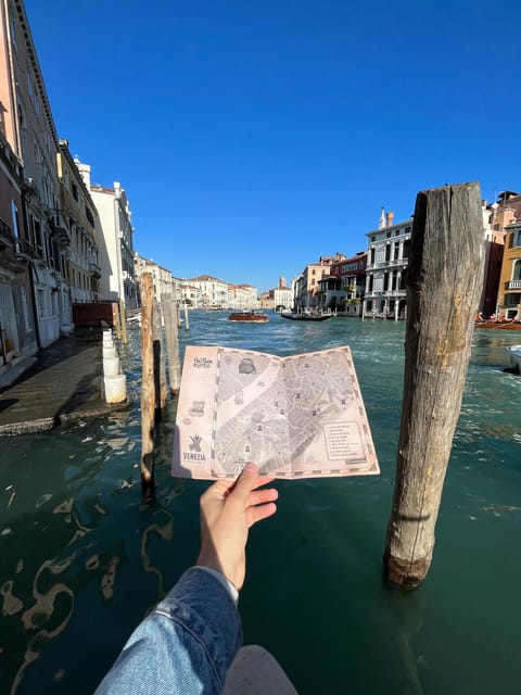 Venice City Escape: "The beggar and the cloak" - How the mission works: web chat, riddles, and your smartphone as a compass