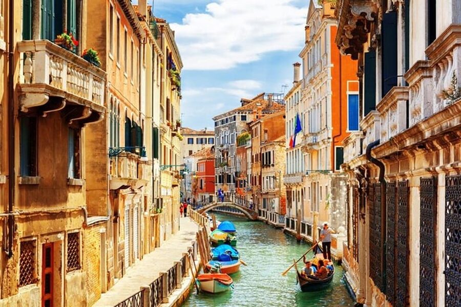 Venice: City Highlights and Hidden Gems Walking Tour - Palazzo Contarini del Bovolo: the staircase Venice shows off