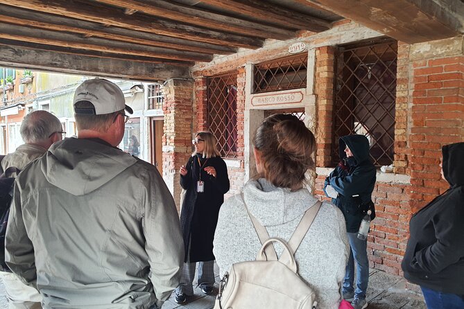 Venice City Highlights Small Group Tour with a local guide - What the local English guide adds (and what they can’t)