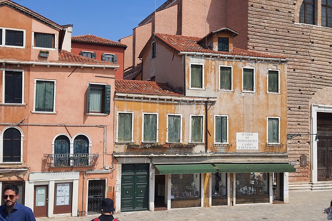 Venice City Highlights Small Group Tour with a local guide - Stop 1: meet near San Pantalon Church and start with local Venice