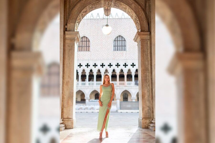 Venice: City Portrait Session with Professional Photographer - St Mark’s Square: setting up your iconic Venice frame