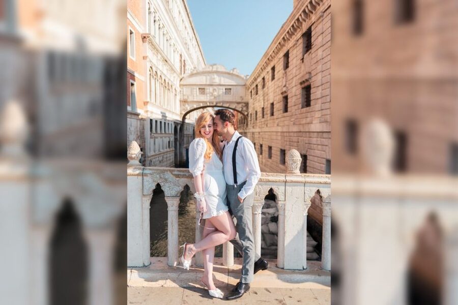Venice: City Portrait Session with Professional Photographer - What to wear in Venice for photos that don’t look like costume shots