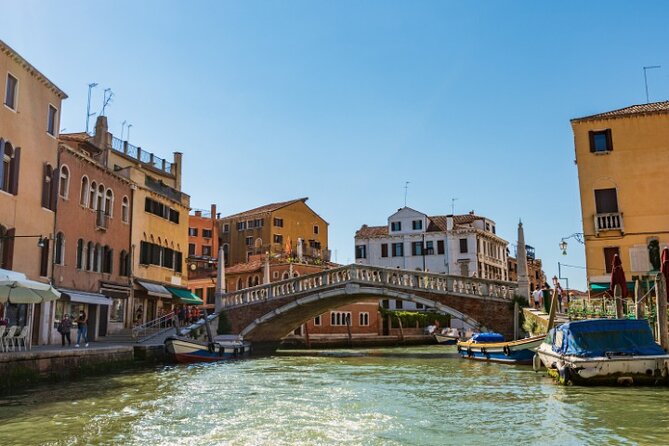 Venice City Self Guided Walking Tour with an APP - Campos and bridges: Mori brothers, Guglie spires, and barefoot monks