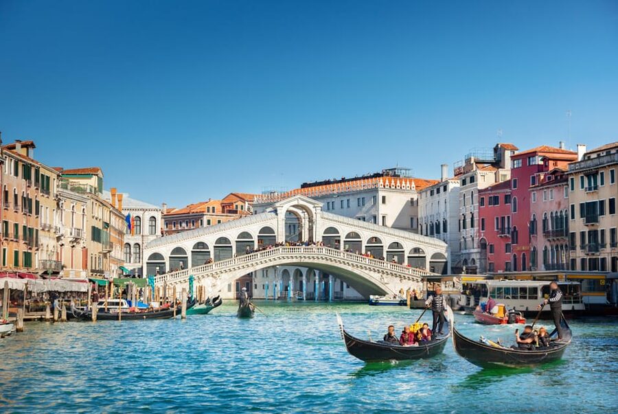 Venice City Walking Tour with an APP - St. Mark’s Square to the Basilica: getting the story behind the photos