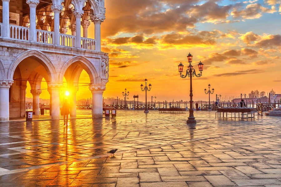 Venice City Walking Tour with an APP - Where the tour starts: Piazza San Marco, the stress-test of any plan