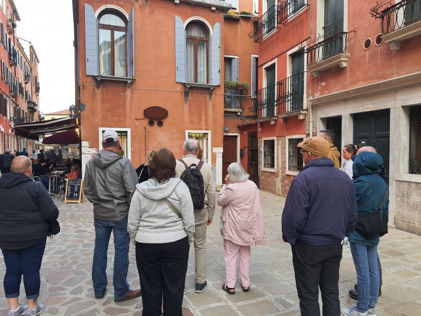 Venice: City Wonders Group Walking Tour with a Local Expert - Small-group touring: why 2 hours feels like more