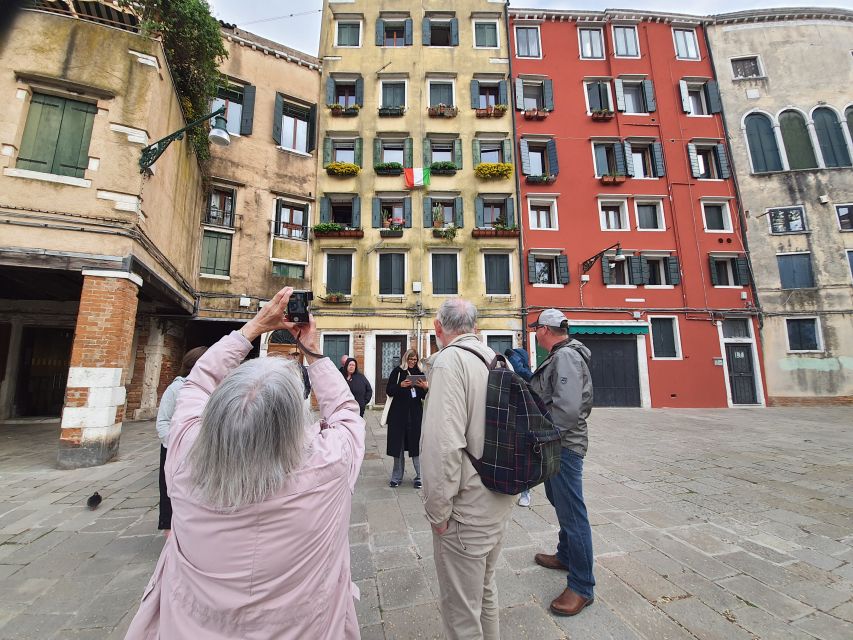 Venice: City Wonders Group Walking Tour with a Local Expert - The first stretch: getting oriented on Venice’s streets and water