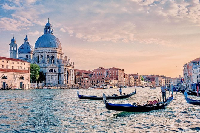 Venice: Classic 30-Minute Gondola Ride Through the Canals - Key Things I’d Zoom In On Before Booking