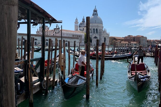 Venice Classic Gondola Ride Along Grand Canal and Hidden Corners - Ca’ Dario and La Fenice: A Gothic Palace and an Opera Icon