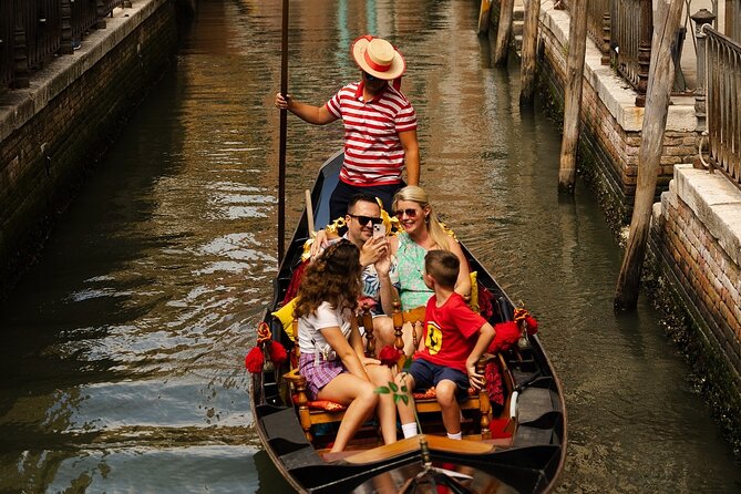 Venice Classic Gondola Ride Along Grand Canal and Hidden Corners - Route Variations, Tides, and Weather: Why Your Ride Might Flex