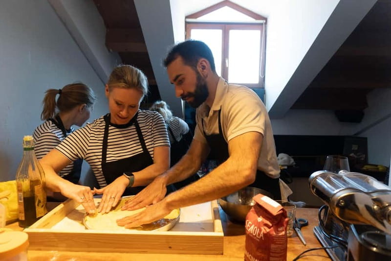 Venice: Cooking Class + Guitar Concert at Chef's Francesco - The Welcome: Local Appetizers and Wine Before You Touch the Dough