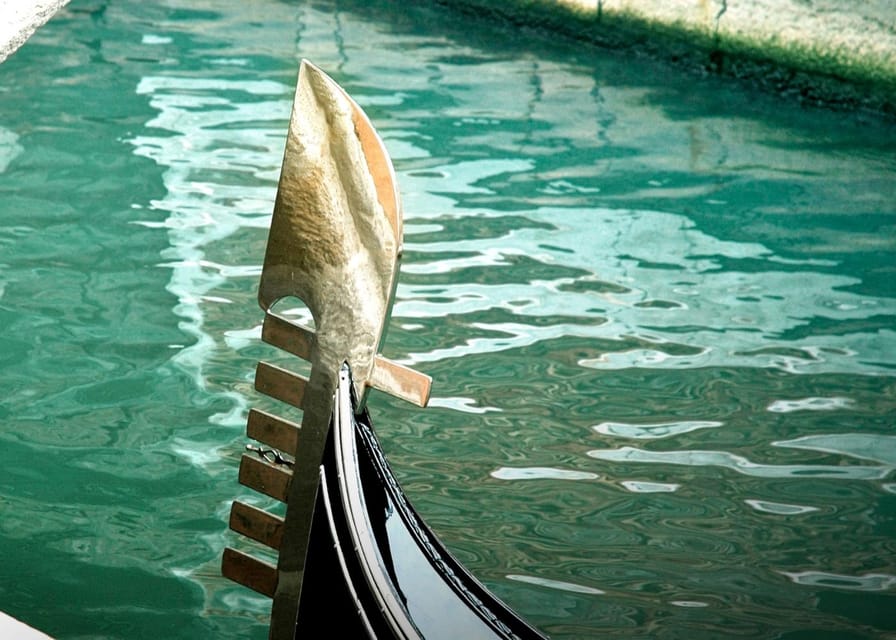 Venice: Crafted Gondola Under Breathtaking Bridge of Sighs™ - Who should book this gondola-and-VR combo?