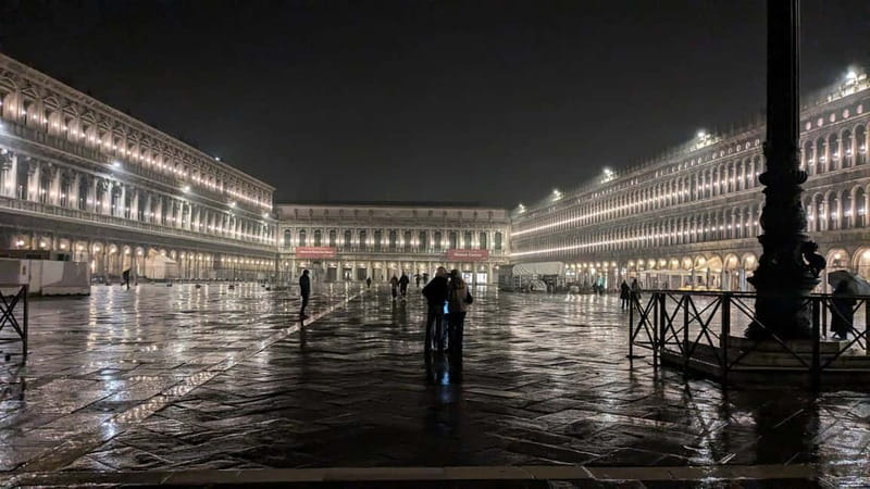 Venice: Crimes, Legends, and Mysteries Sunset Tour - St Mark’s Square finish: close the loop with a classic landing point