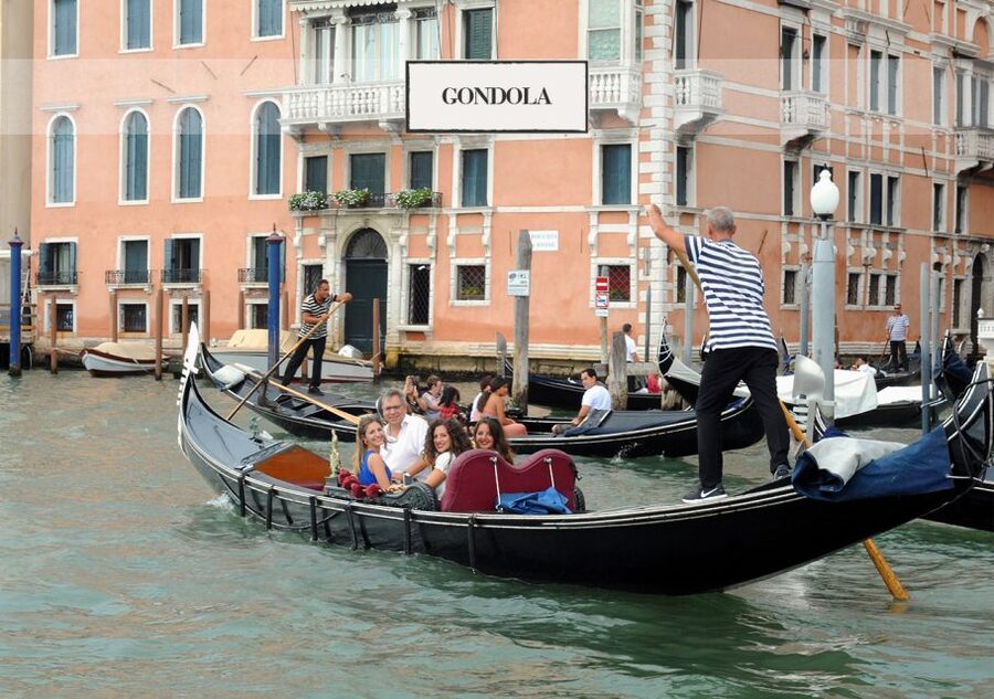 Venice: Doge’s Palace and Basilica Roman Empire Guided Tour - Prisons and the Bridge of Sighs: The Dark Contrast in the Same Complex