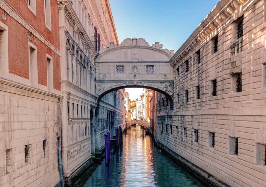 Venice: Doge's Palace and St Mark's Tour with Gondola Ride - Doge’s Palace: power, justice, and the Bridge of Sighs vibe