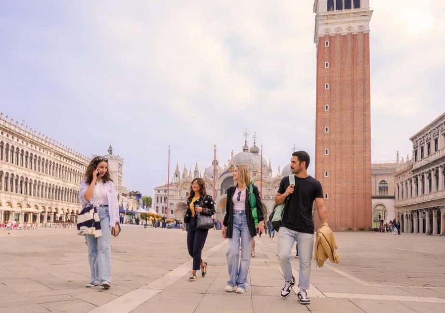 Venice: Doge's Palace and St Mark's Tour with Gondola Ride - A shared gondola ride through Venice canals (and why 30 minutes is enough)