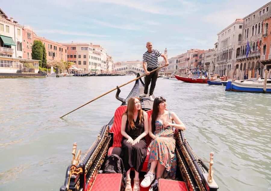 Venice: Doge's Palace and St Mark's Tour with Gondola Ride - Price and value: what $46 really buys you