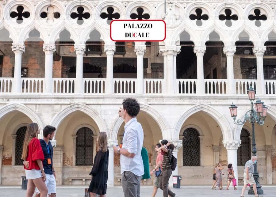 Venice: Doge's Palace, Bridge of Sighs & Prisons Guided Tour - Bridge of Sighs and the prisons: the story behind the dramatic crossing