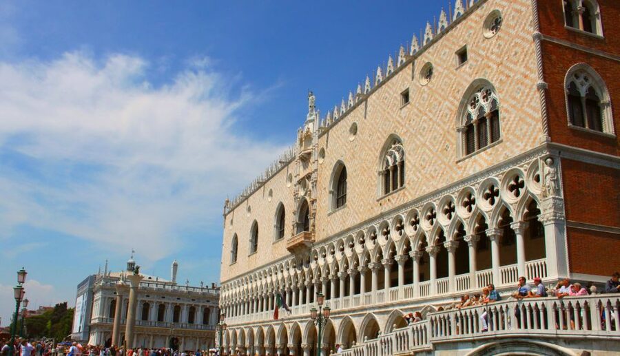 Venice: Doge's Palace, Bridge of Sighs & Prisons Guided Tour - Optional gondola upgrade: when it makes sense for your itinerary