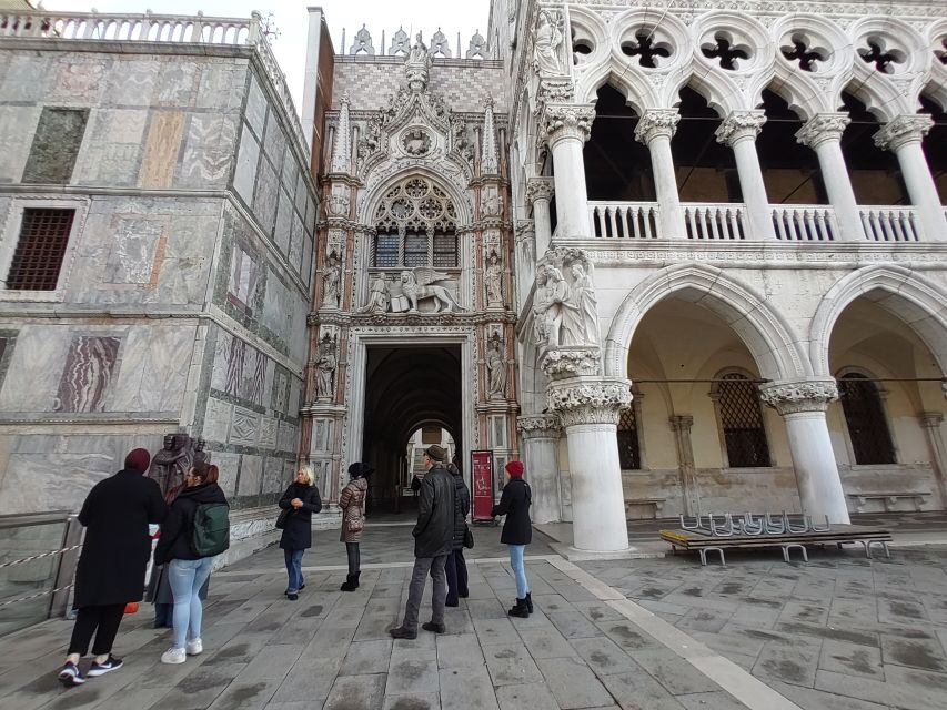 Venice: Doge's Palace Guided Tour with Optional Gondola Ride - What this tour is best for