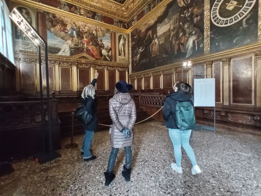 Venice: Doge's Palace Guided Tour with Optional Gondola Ride - Skip-the-line logistics: how priority actually helps