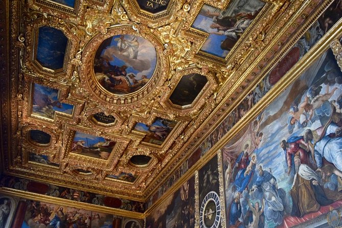 Venice: Doge’s Palace Prisons & Secret Itineraries Guided Tour - Entering Doge’s Palace: Skipping the Line Without Losing Time