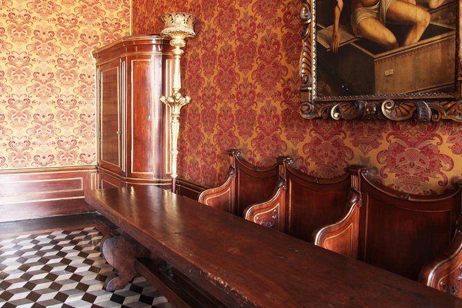 Venice: Doge’s Palace Prisons & Secret Itineraries Guided Tour - The Piombi Prison Attic: Where the Dark Story Actually Lives