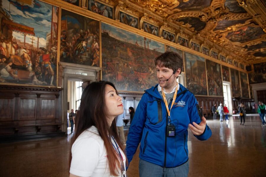 Venice: Doge's Palace Secret Itineraries Guided Tour - The Bridge of Sighs Moment (And Why It Works)